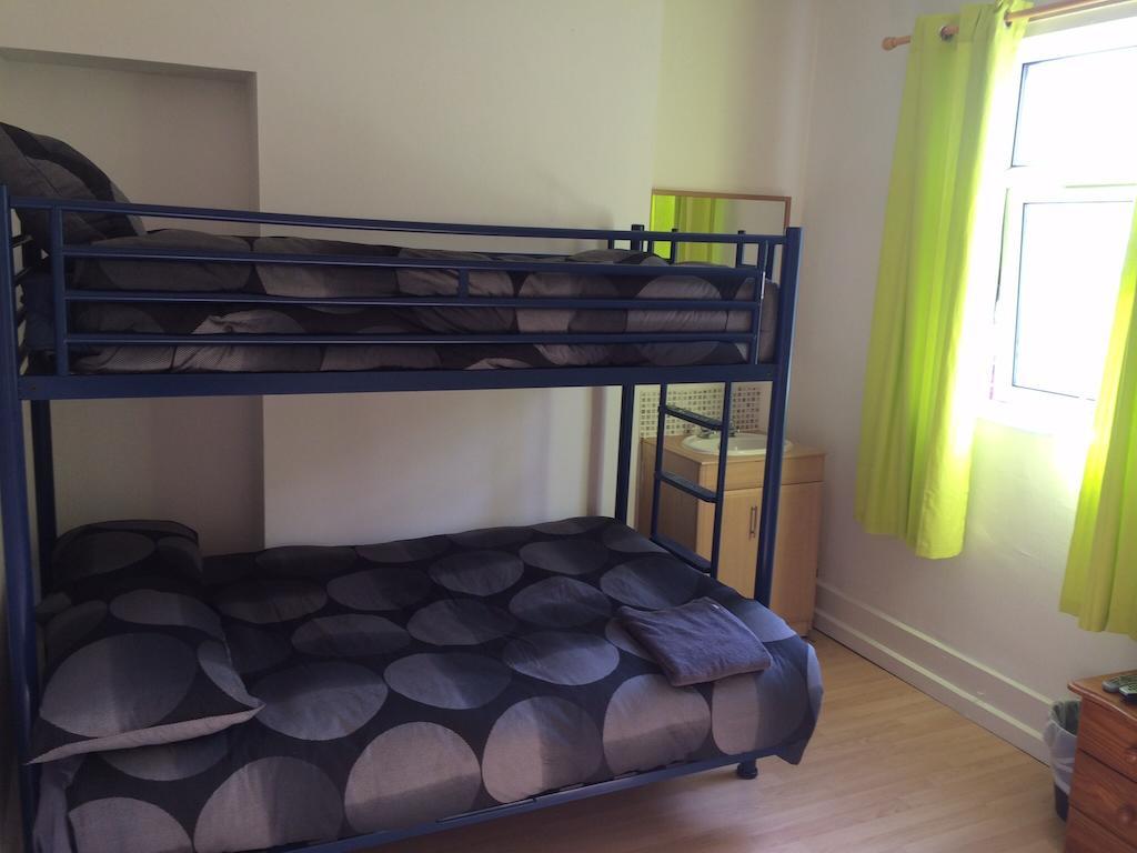 The Kingscliffe Guesthouse Manchester Pokoj fotografie